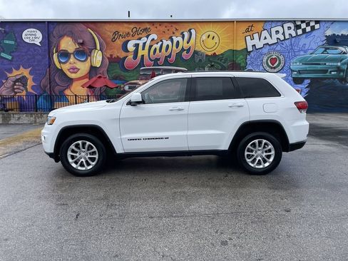 Used 2022 Jeep Grand Cherokee Laredo E AWD/4WD image 2