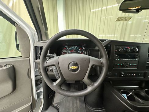 Used 2025 Chevrolet Express 3500 LT w/ LT Preferred Equipment Group RWD image 28
