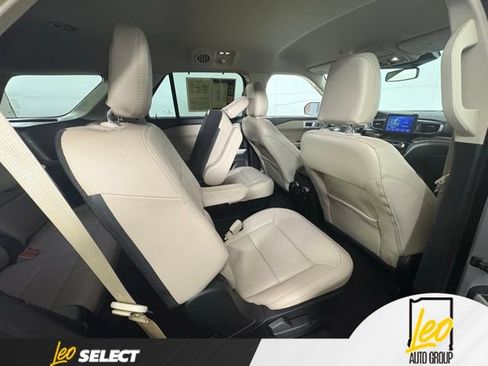 Used 2022 Ford Explorer Limited w/ Equipment Group 301A AWD/4WD image 14