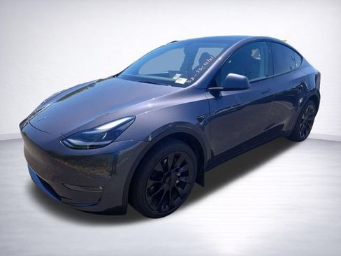 Used 2023 Tesla Model Y Long Range AWD/4WD image 3