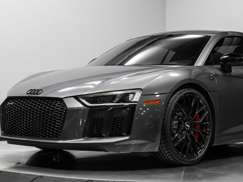 Used 2018 Audi R8 V10 w/ Premium Package image 4