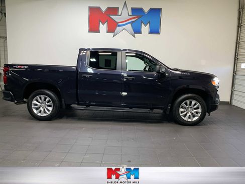 Used 2022 Chevrolet Silverado 1500 Custom image 1