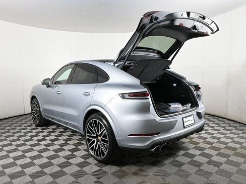 New 2026 Porsche Cayenne Coupe image 40