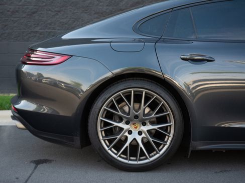 Certified 2017 Porsche Panamera image 40