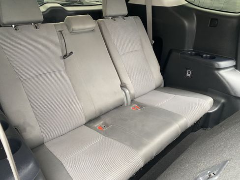 Used 2020 Toyota Highlander L FWD image 16