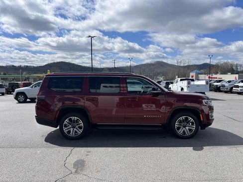 Used 2023 Jeep Wagoneer Series II AWD/4WD image 4