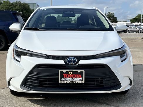 Used 2025 Toyota Corolla LE FWD image 7