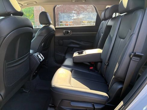 Certified 2023 Kia Sorento S w/ Panoramic Sunroof Package AWD/4WD image 29