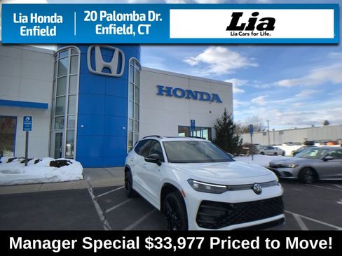 Used 2025 Volkswagen Tiguan SE R-Line image 1