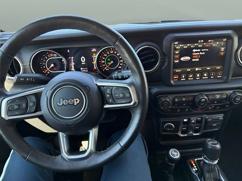 Used 2019 Jeep Wrangler Unlimited Sahara w/ Dual Top Group AWD/4WD image 11