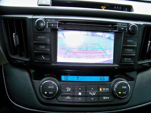 Used 2018 Toyota RAV4 XLE AWD/4WD image 24