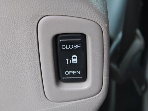 Used 2016 Honda Odyssey SE image 26