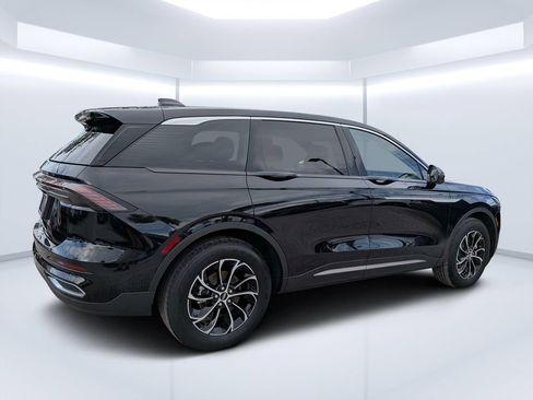 Used 2024 Lincoln Nautilus Premier AWD/4WD image 3