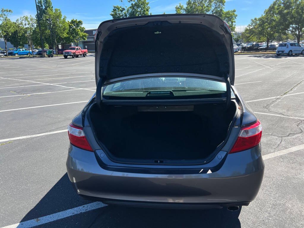 Used 2017 Toyota Camry SE FWD image 16