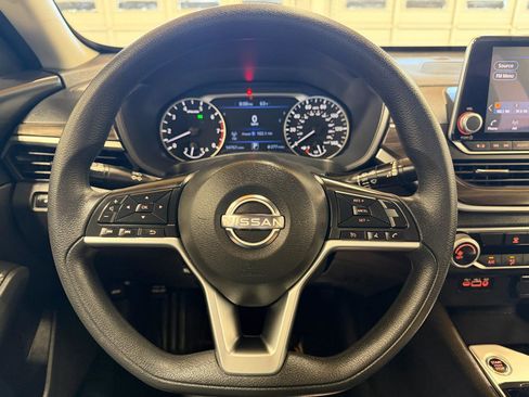 Used 2024 Nissan Altima 2.5 SV image 15