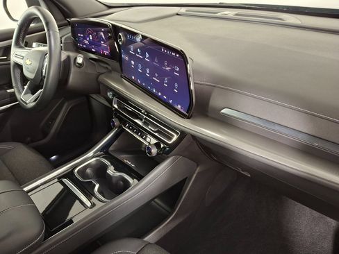 Used 2024 Chevrolet Traverse LT image 33