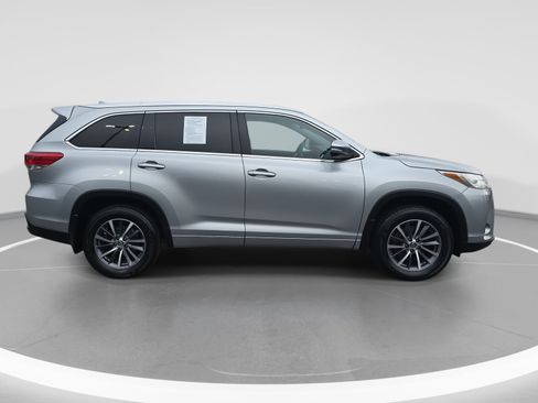 Used 2018 Toyota Highlander XLE image 4