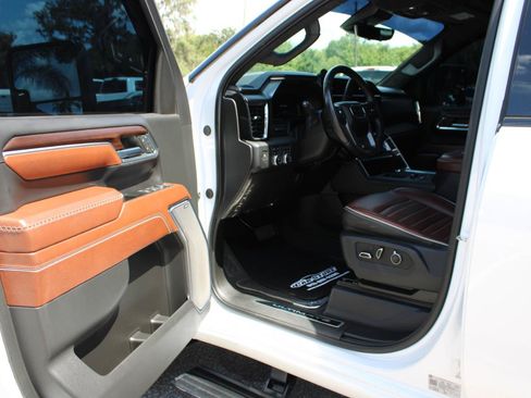 Used 2024 GMC Sierra 3500 Denali Ultimate AWD/4WD image 16