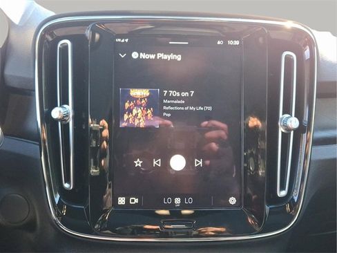 Used 2023 Volvo C40 Recharge Core image 18