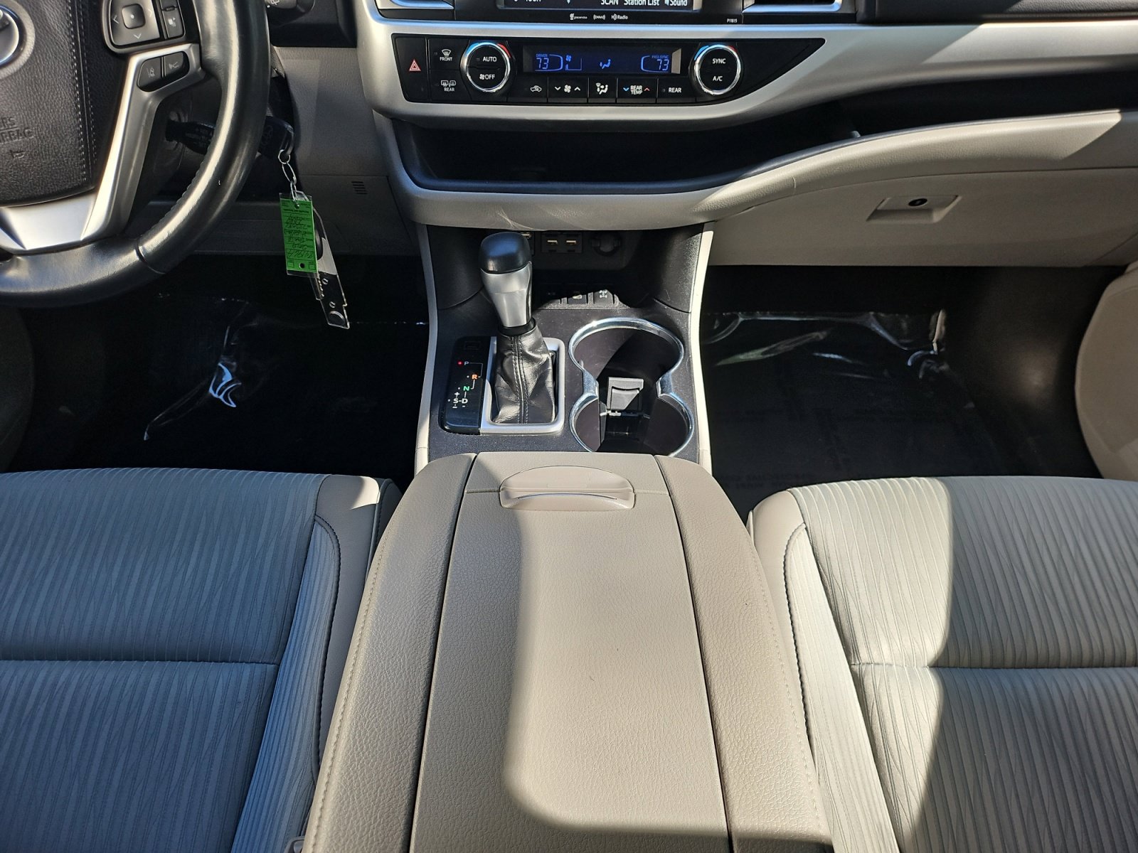 Used 2019 Toyota Highlander Plus AWD/4WD image 29