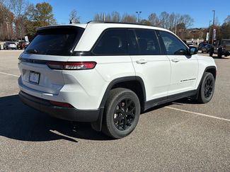 Used 2024 Jeep Grand Cherokee Altitude video 3