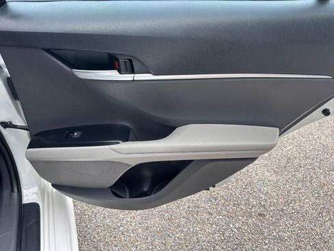 Used 2018 Toyota Camry SE FWD image 18