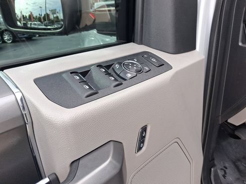 Used 2018 Ford F250 XLT w/ XLT Premium Package AWD/4WD image 12