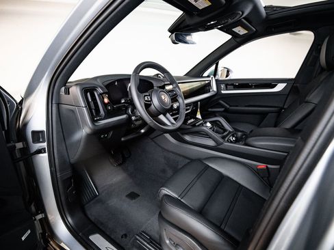 New 2026 Porsche Cayenne E-Hybrid AWD/4WD image 4
