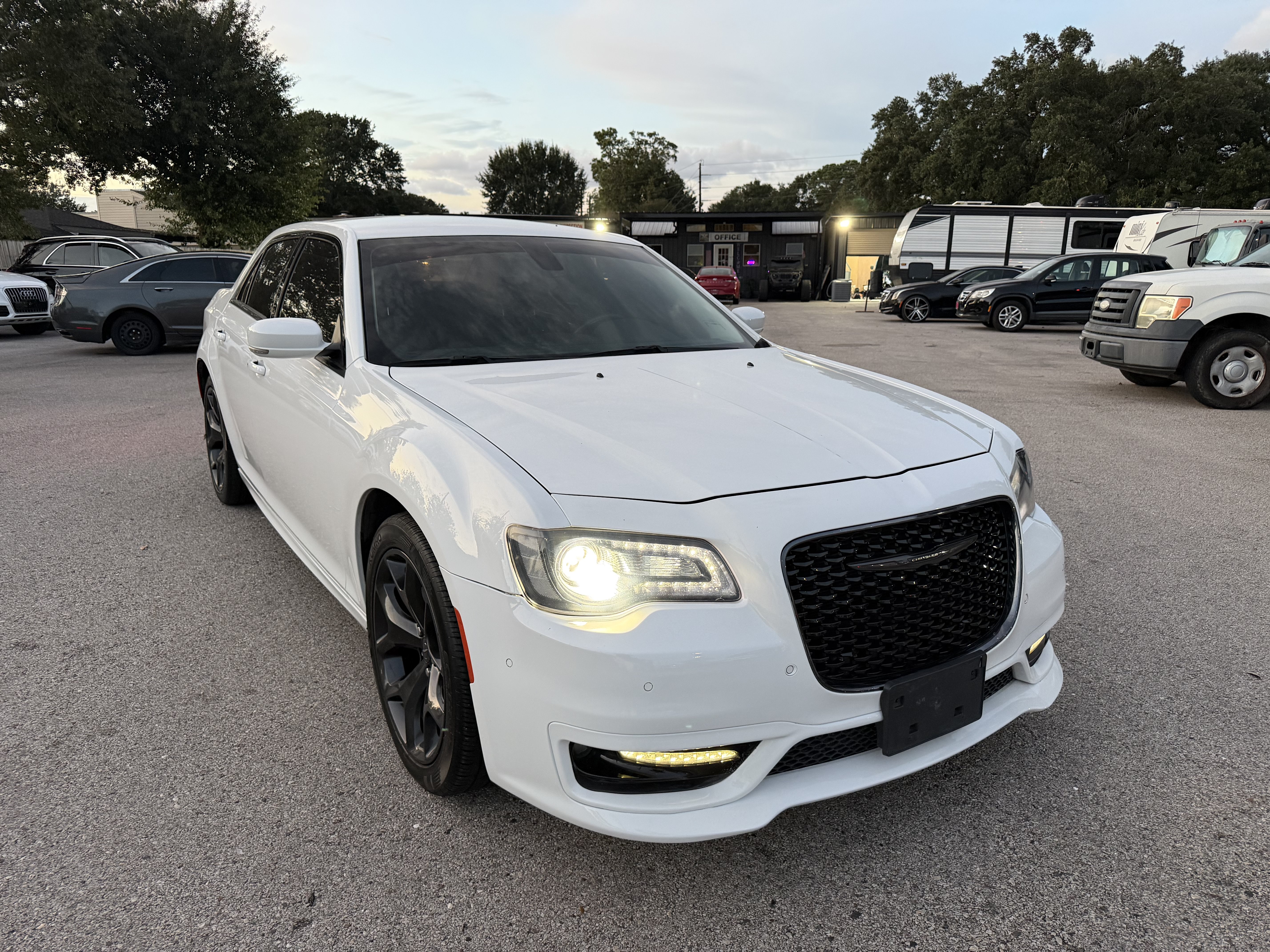 Used 2022 Chrysler 300 Touring L w/ Comfort Group RWD image 3