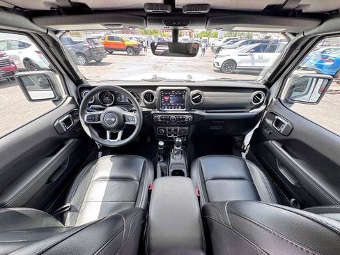 Used 2023 Jeep Wrangler Unlimited Sahara AWD/4WD image 23