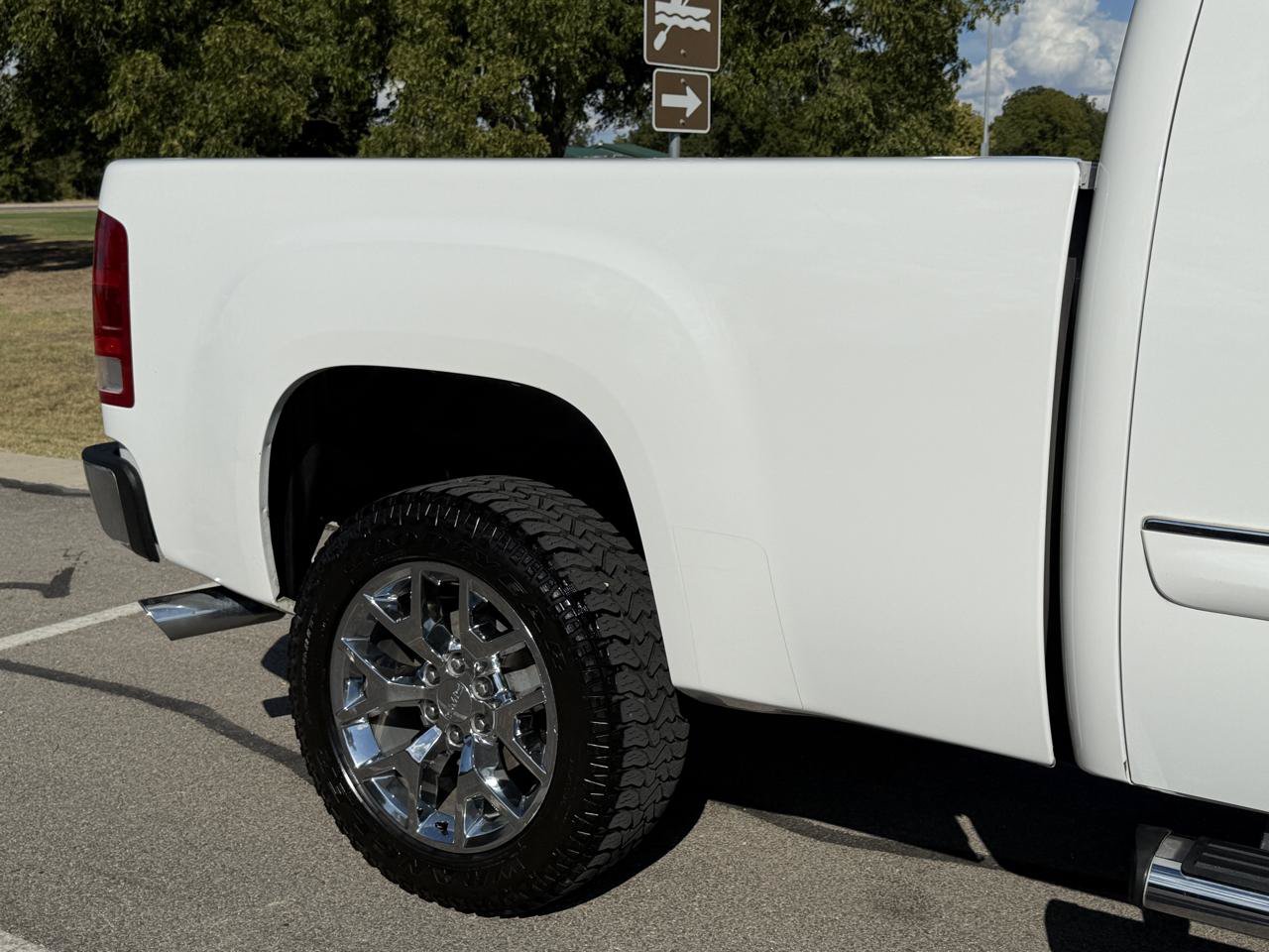 Used 2010 GMC Sierra 1500 SLE w/ Texas Edition RWD image 45