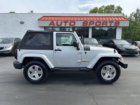 Used 2009 Jeep Wrangler Sahara AWD/4WD image 4