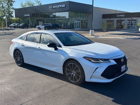 Used 2019 Toyota Avalon Touring w/ Advanced Safety Package FWD image 2
