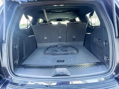 Used 2023 Chevrolet Suburban LT w/ Luxury Package RWD image 28