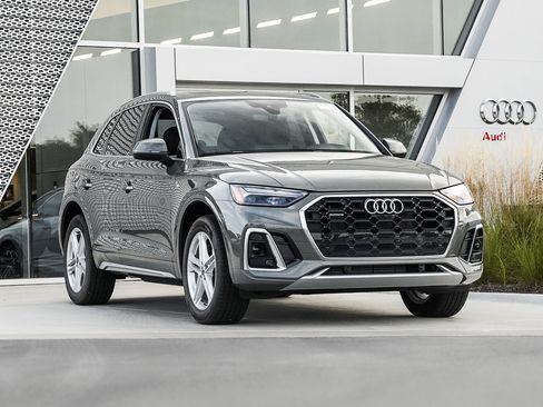 Certified 2024 Audi Q5 e Premium Plus image 1