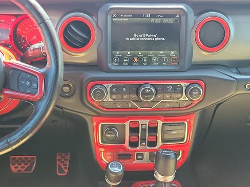 Used 2018 Jeep Wrangler Unlimited Rubicon w/ Dual Top Group AWD/4WD image 26
