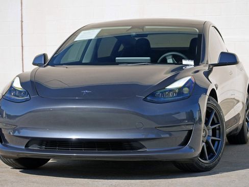 Used 2023 Tesla Model 3 Standard Range RWD image 3