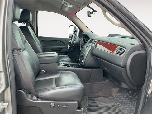 Used 2014 GMC Sierra 3500 SLT w/ SLT Convenience Package image 15