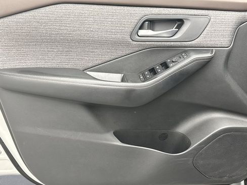 Used 2022 Nissan Rogue SV AWD/4WD image 9