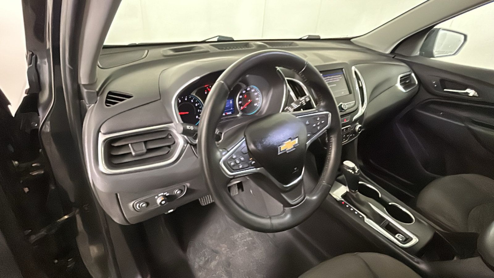 Used 2020 Chevrolet Equinox LT FWD image 16