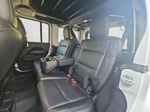 Used 2023 Jeep Wrangler Unlimited Sahara AWD/4WD image 16