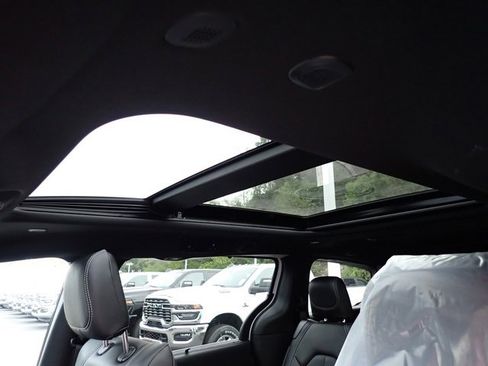 New 2026 Chrysler Pacifica Select image 19