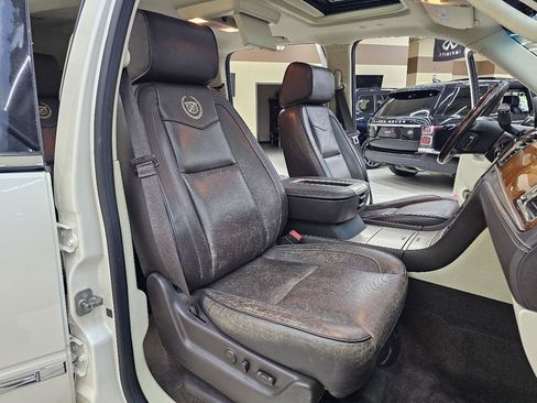 Used 2013 Cadillac Escalade ESV Platinum RWD image 20