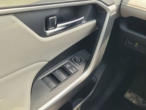 Used 2020 Toyota RAV4 XLE AWD/4WD image 19