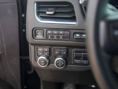 Used 2023 GMC Yukon XL AT4 w/ AT4 Premium Plus Package AWD/4WD image 18