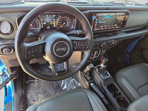 Used 2024 Jeep Gladiator Mojave AWD/4WD image 10