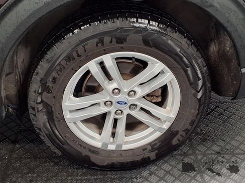 Used 2023 Ford Explorer XLT w/ Equipment Group 202A AWD/4WD image 30