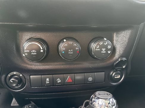 Used 2015 Jeep Wrangler Unlimited Sahara w/ Trailer Tow Group image 26