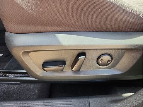 Used 2021 Nissan Rogue SV image 16