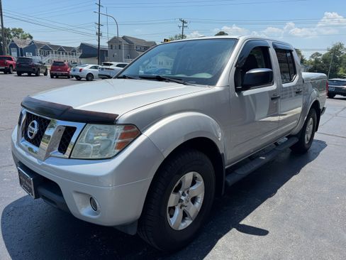 Used 2013 Nissan Frontier SV w/ SV Value Truck Pkg RWD image 5